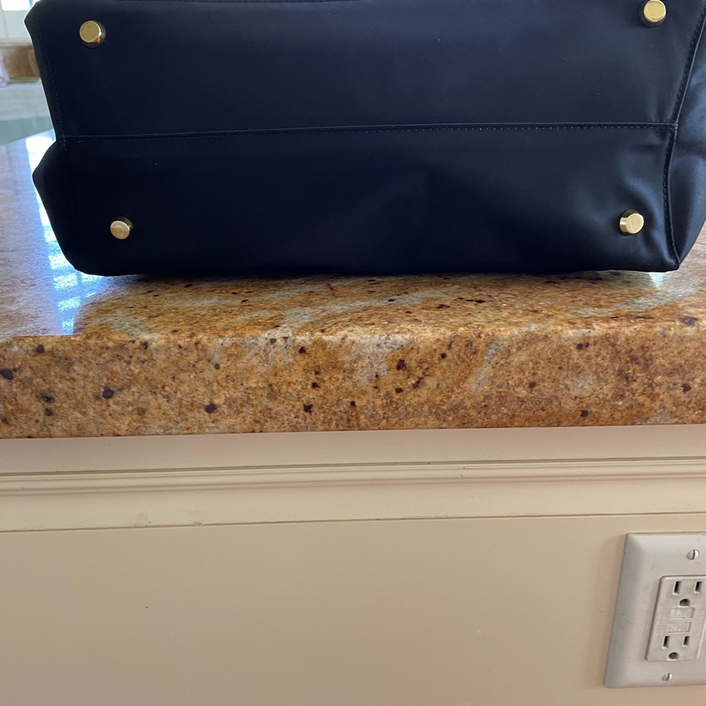 Leather handbag with gold detailing, excellent condition. Originally paid 1500